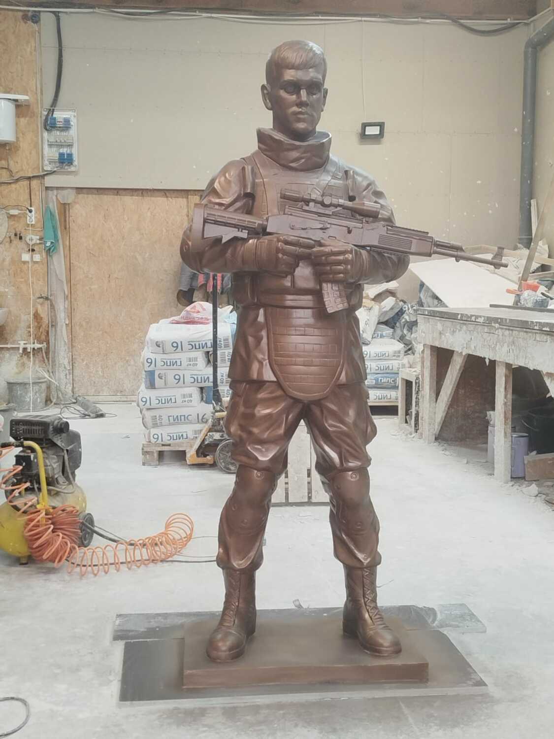 Памятник скульптура солдат Памятник скульптура солдат